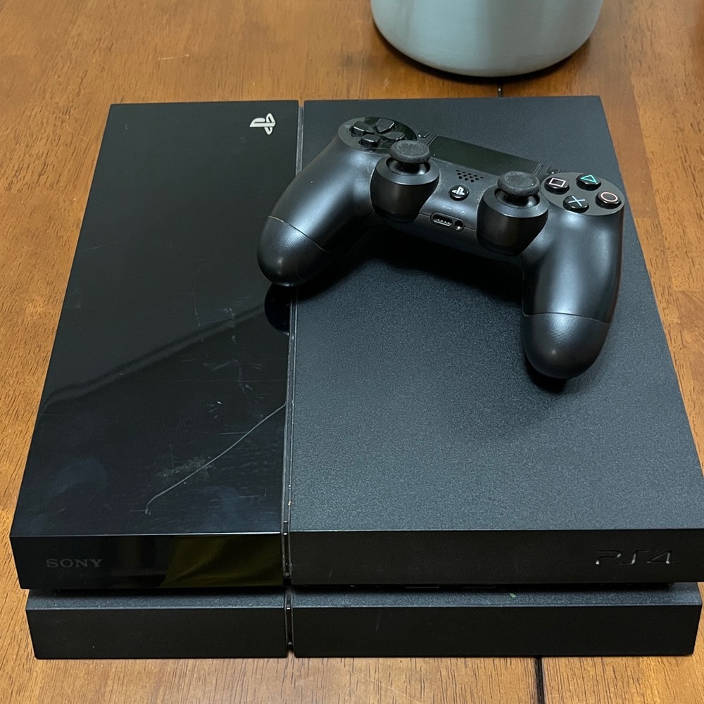Sony PlayStation PS4 Console and Wireless Controller